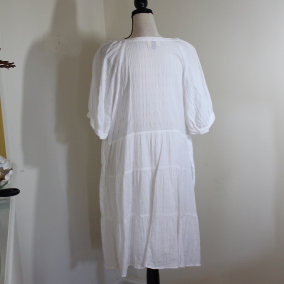 Universal Thread, White short sleeve Notched  V neckline Midi Dress - Picture 6 of 9